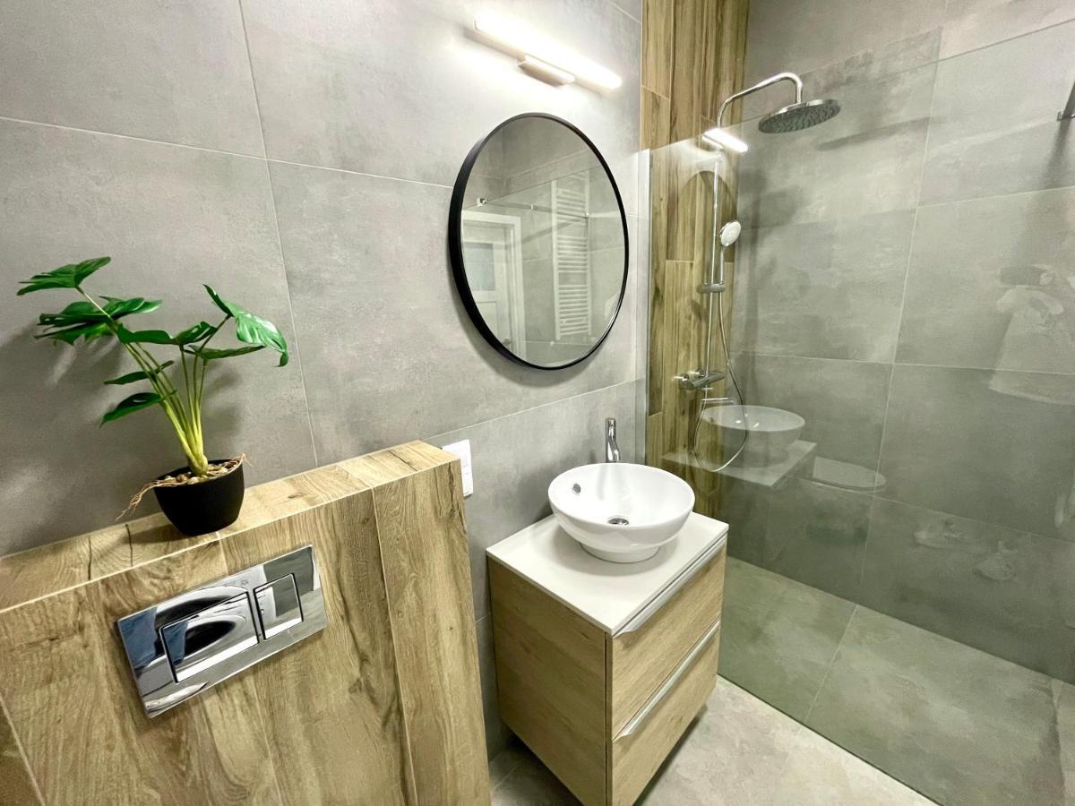 Modern Green Apartment Krakow Bagian luar foto